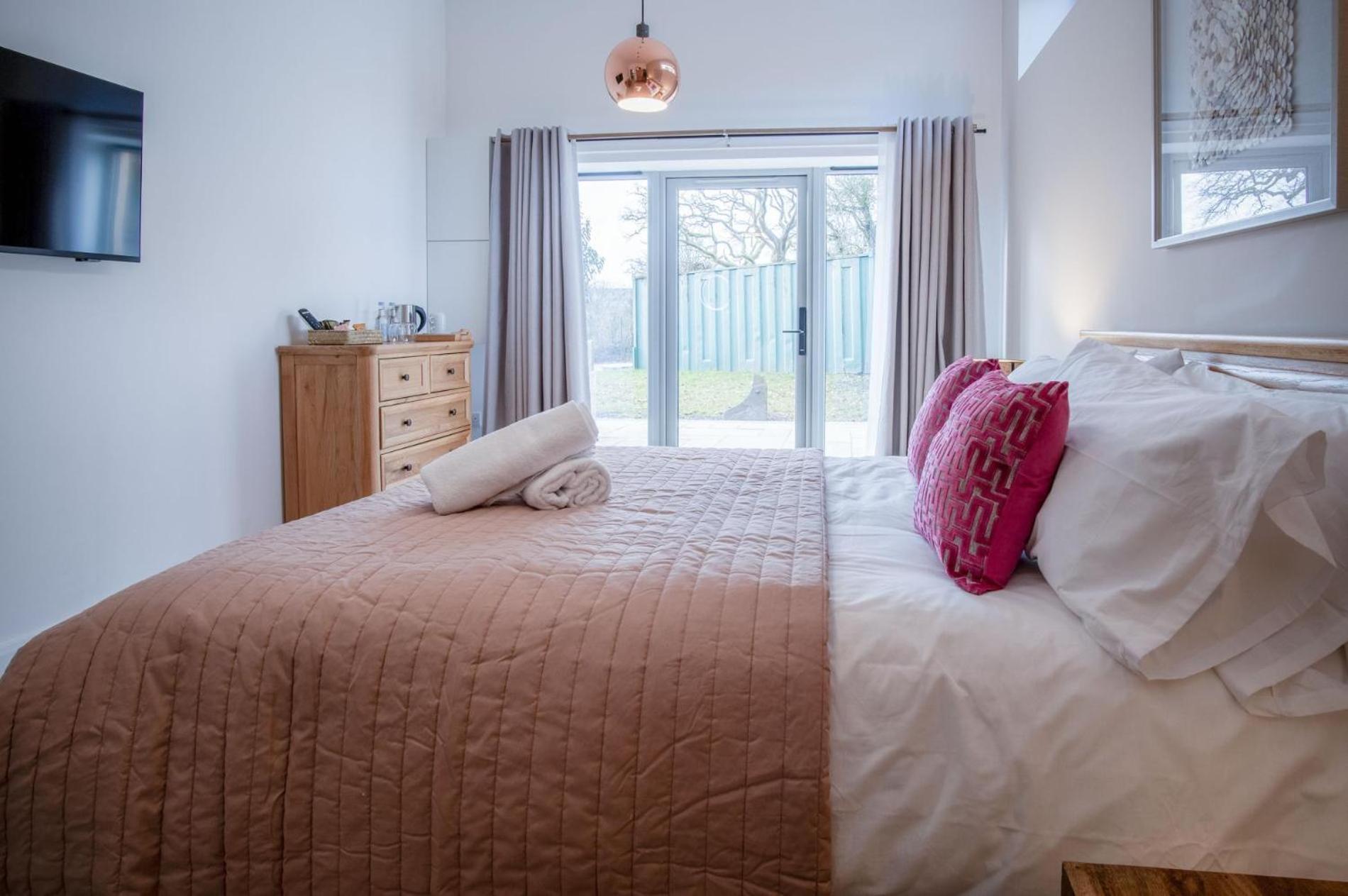 Suite 12 - Sleeping Giant Hotel - Pen Y Cae Inn بريكون المظهر الخارجي الصورة