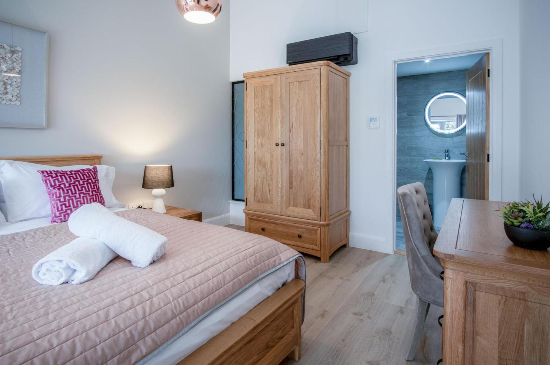Suite 12 - Sleeping Giant Hotel - Pen Y Cae Inn بريكون المظهر الخارجي الصورة